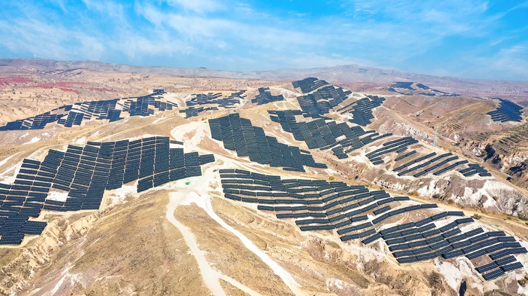 喜报——z6com·尊龙绿能承建河北蔚县恒昌110MW集中式光伏电站成功首并！